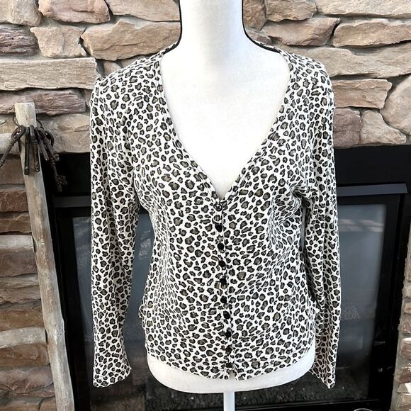 Victorias Secret animal print button down v neck long sleeve shirt 100% cotton - Picture 1 of 5